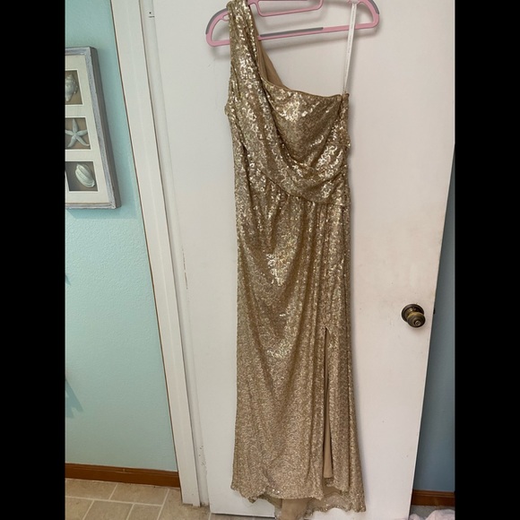 Bill Levkoff Dresses & Skirts - Bill Levkoff gold sequins gown.
